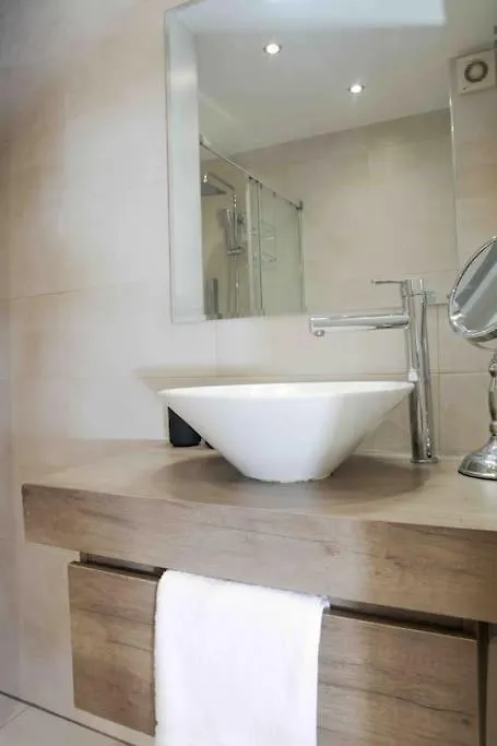 Stylish 2 Bedroom Apartment Next To Lamerced Plaza Málaga